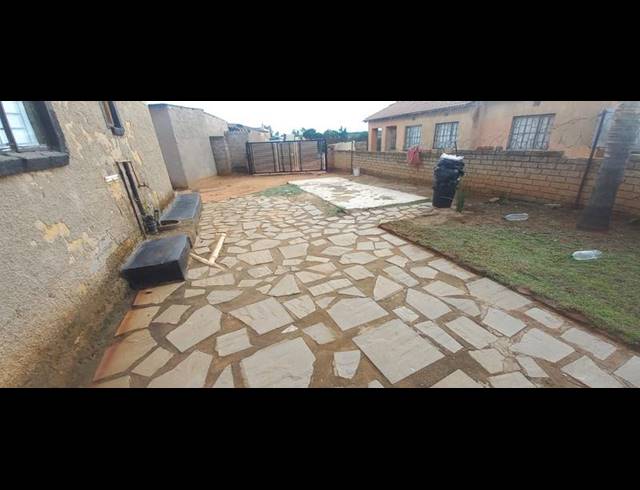 9 BEDROOM HOUSE FOR SALE IN INXIWENI